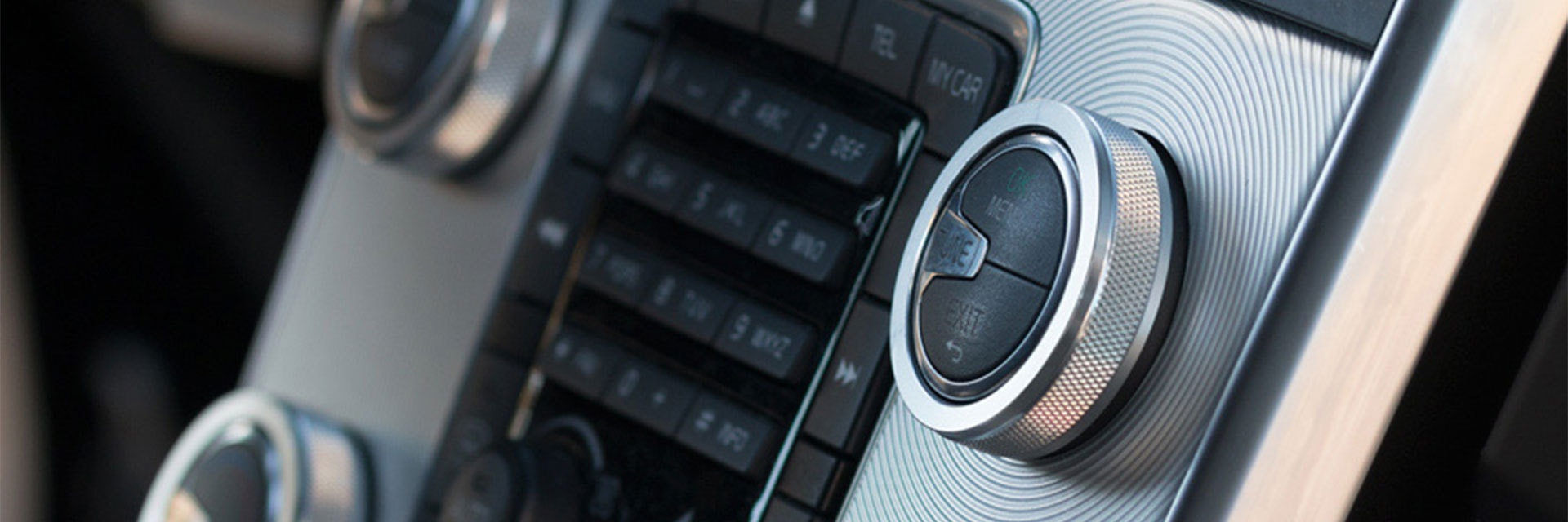 DEKORRINGAR I ALUMINIUM FÖR MITTKONSOLL TILL VOLVO