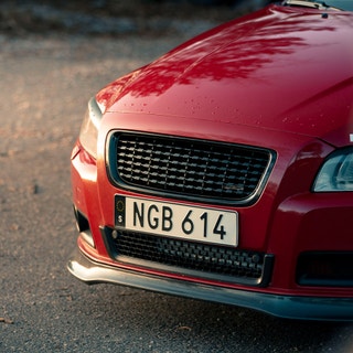 Stylinggrill till Volvo V70 08-13, blanksvart